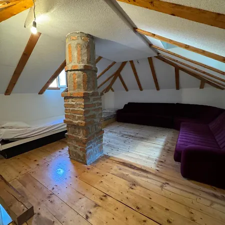 Kuca Ispod Rajca Nyaraló