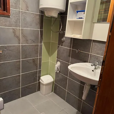 Kuca Ispod Rajca Nyaraló *