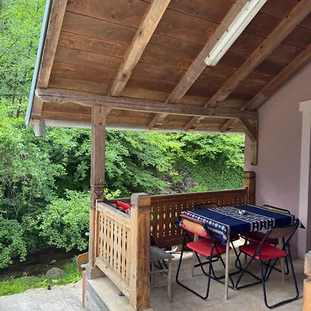 Kuca Ispod Rajca Slavkovica