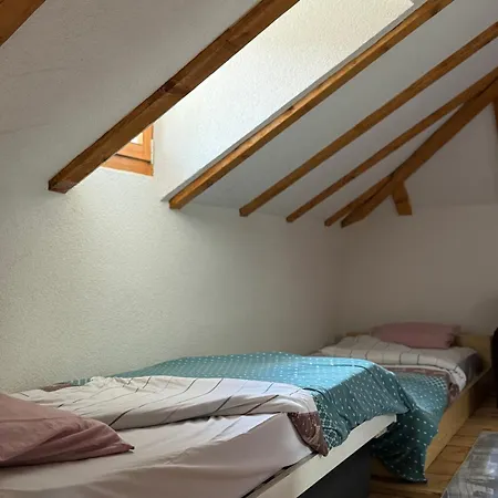 Kuca Ispod Rajca Nyaraló